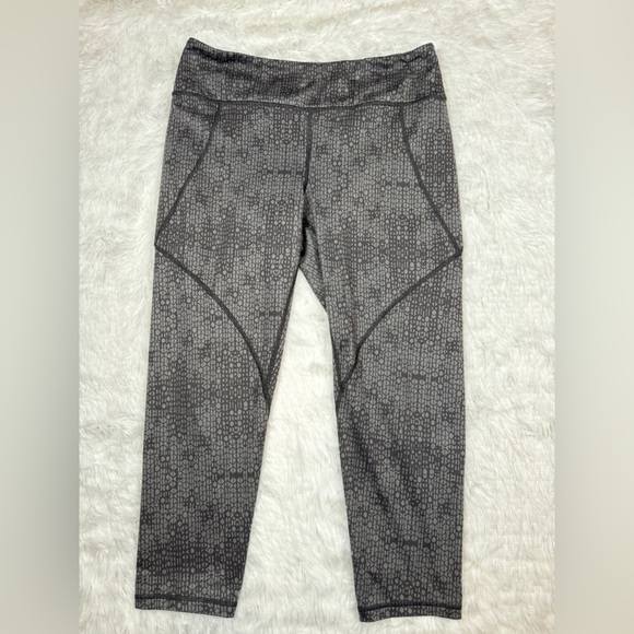 Patagonia Pants - Women's Patagonia Centered Crops Leggings - Size Large